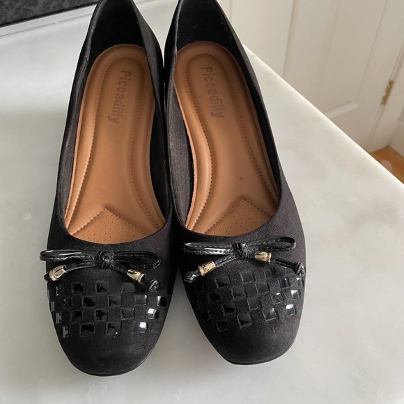 Picadilly heels. Black heels with bow detail on toe, size 40, US 9 - Picture 2 of 8